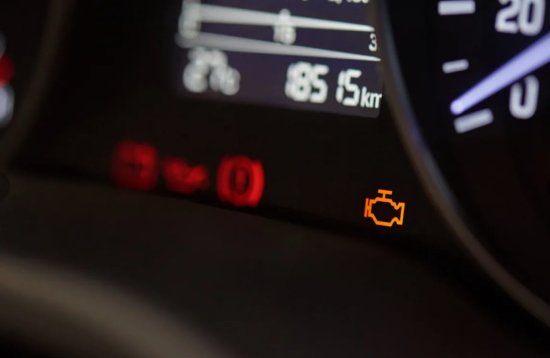 Топ-5 причин появления значка Check engine - фото